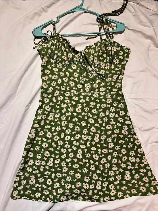 BridGE Dresses & Skirts - BridGE Floral Mini Dress in Green & White Size Medium